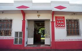 NAH SAM CHAK La Casa Rosada